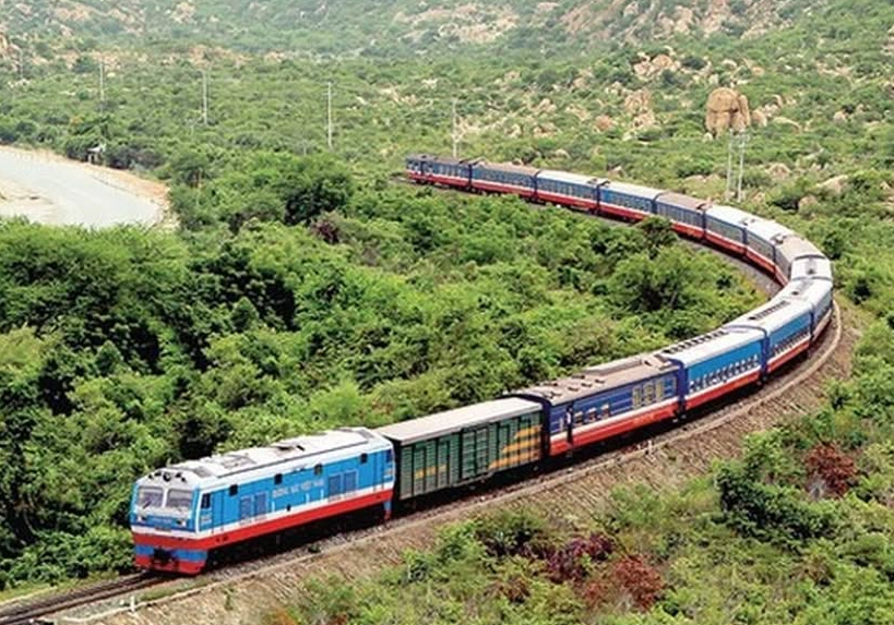 ĐI TÀU HỎA CHƯA BAO GIỜ DỄ DÀNG ĐẾN THẾ! 