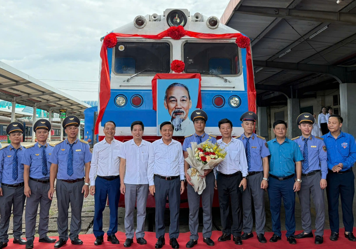 Khai trương Đoàn tàu tuyên truyền chào mừng Đại hội Đại biểu Đảng bộ Tổng công ty ĐSVN lần thứ XIII