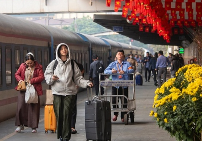 ĐI TÀU VỀ QUÊ ĂN TẾT, BẠN NHỚ KIỂM TRA KỸ HÀNH LÝ CỦA MÌNH TRƯỚC KHI XUỐNG TÀU 🚉🌼