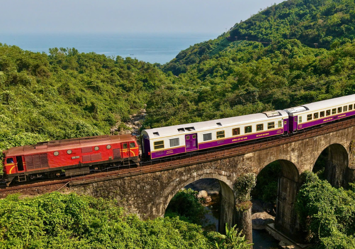 🎊Ra mắt diện mạo mới đoàn tàu “Hành trình kết nối di sản miền Trung”🤩